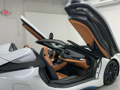Used 2019 BMW i8 Roadster image 11