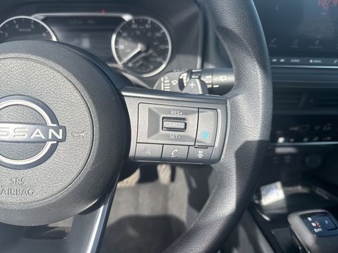 Used 2024 Nissan Rogue SV image 10