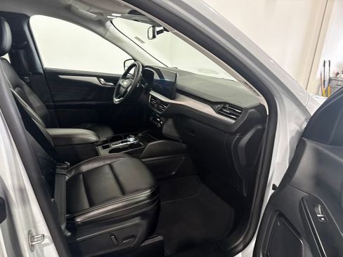 Used 2025 Ford Escape Platinum AWD/4WD image 21
