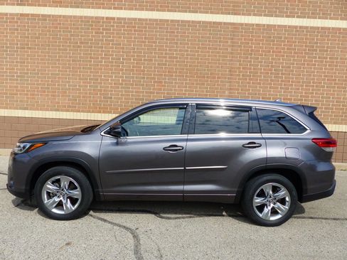 Used 2019 Toyota Highlander FWD V6 image 9