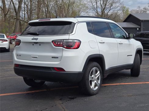 Used 2023 Jeep Compass Latitude AWD/4WD image 10