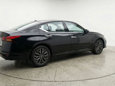 Used 2025 Nissan Altima 2.5 SV FWD image 9