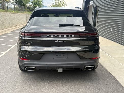 Certified 2024 Porsche Cayenne AWD/4WD image 6