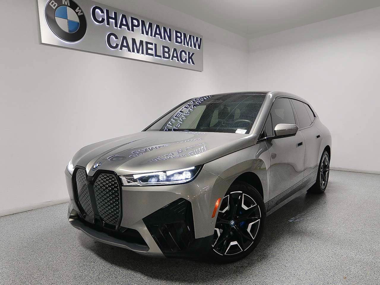 Used 2024 BMW iX xDrive50 w/ Premium Package AWD/4WD image 1