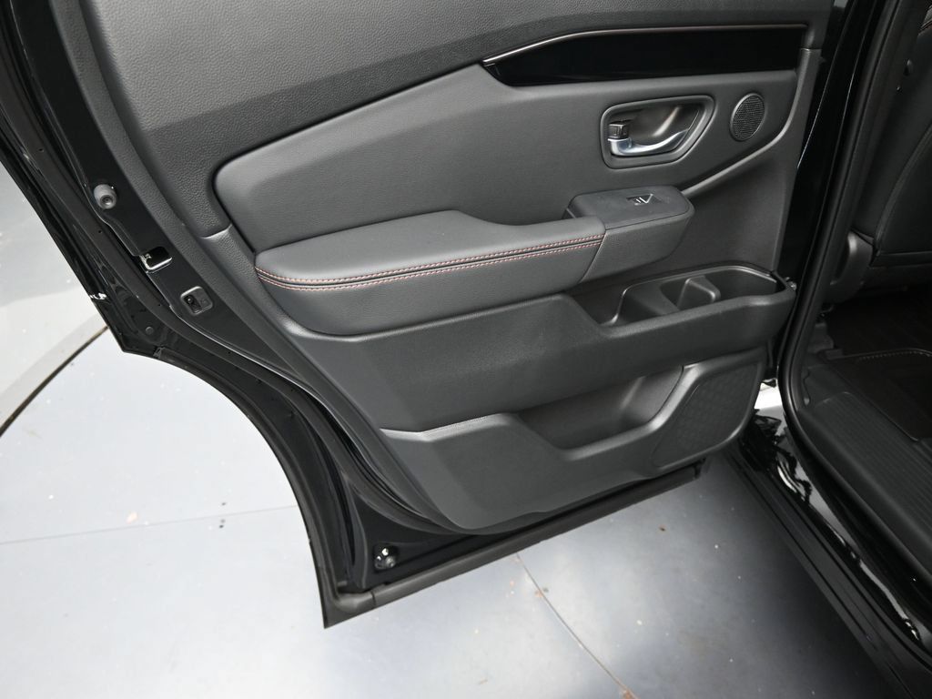 Certified 2025 Honda Pilot TrailSport image 31