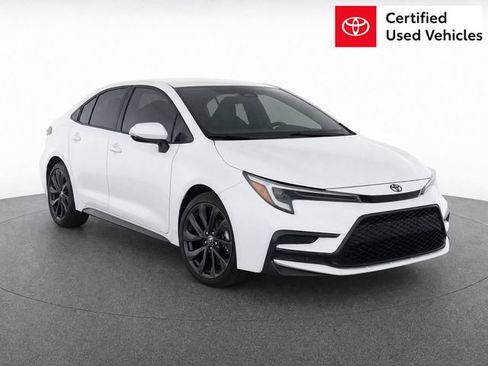 Used 2026 Toyota Corolla SE FWD image 1