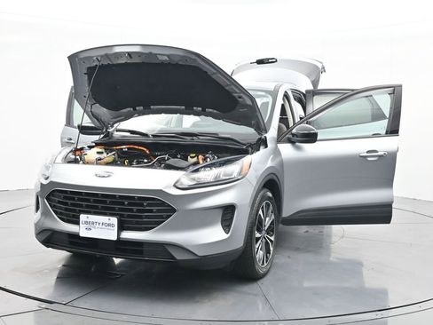 Used 2022 Ford Escape SE w/ SE Sport Appearance Package image 37