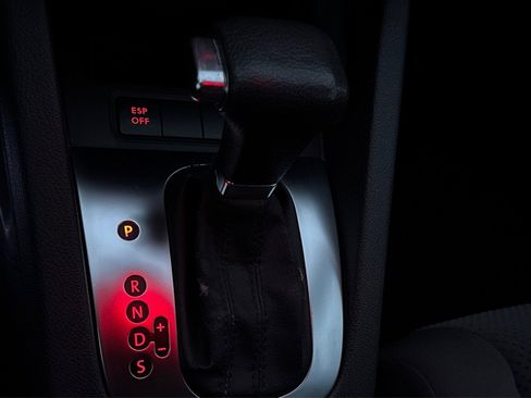 Used 2009 Volkswagen Rabbit S image 22