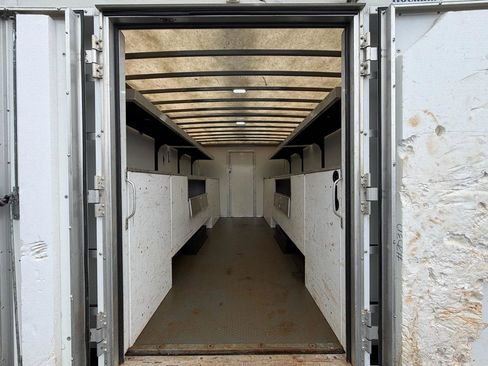 Used 2023 Ford E-450 and Econoline 450 Super Duty w/ Power Windows & Locks Group image 18