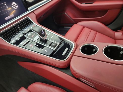 Used 2023 Porsche Panamera image 11