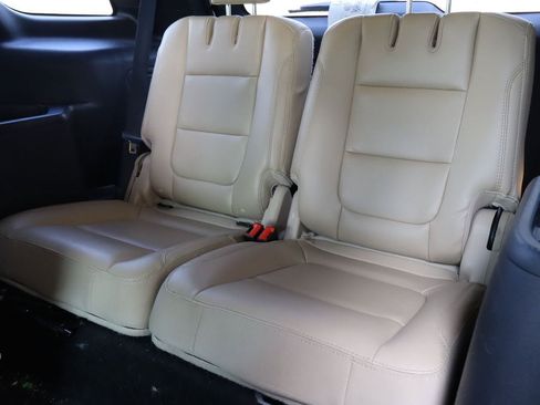 Used 2017 Ford Explorer Limited w/ Equipment Group 301A FWD image 7