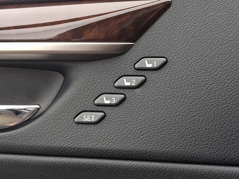 Used 2016 Lexus ES 350 w/ Navigation System Package image 27