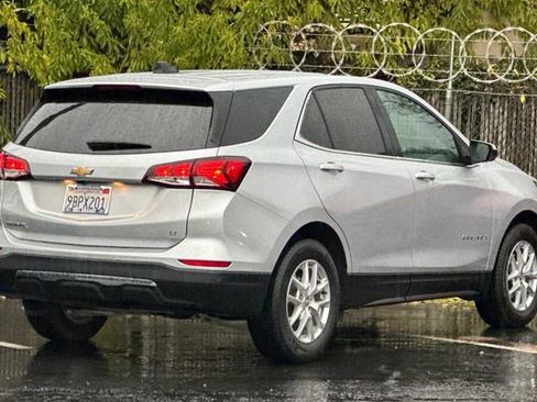 Used 2022 Chevrolet Equinox LT image 3