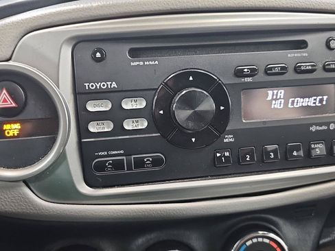 Used 2014 Toyota Yaris LE FWD image 16