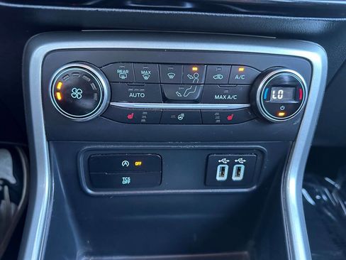 Used 2020 Ford EcoSport Titanium image 18