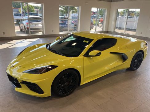 Used 2020 Chevrolet Corvette Stingray Coupe w/ 1LT image 31