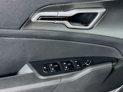 Used 2025 Kia Sportage LX image 15