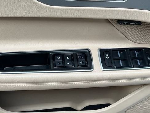 Used 2020 Jaguar XF Prestige image 12