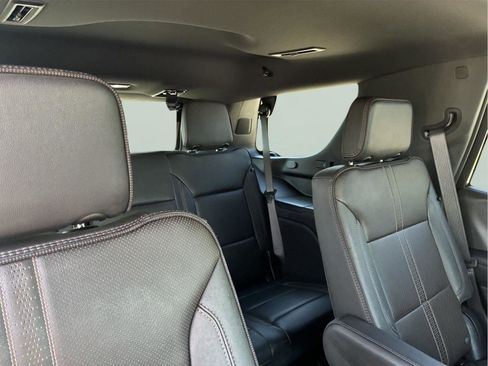 Used 2025 Chevrolet Tahoe High Country AWD/4WD image 16