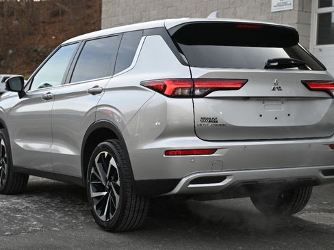 Used 2023 Mitsubishi Outlander SE image 4