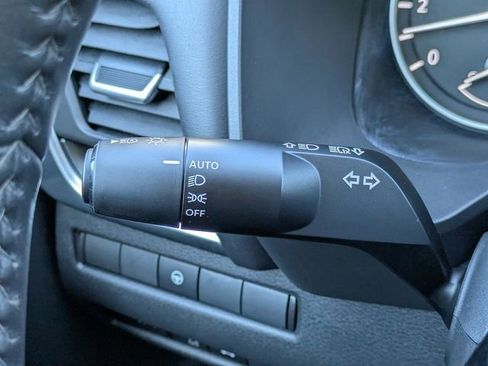 Used 2023 Nissan Rogue SV w/ SV Premium B Package image 30