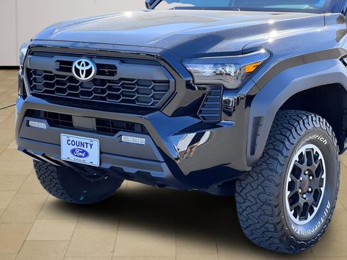 Used 2025 Toyota Tacoma TRD Off-Road AWD/4WD image 36