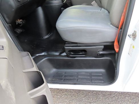 Used 2015 Chevrolet Express 2500 image 12