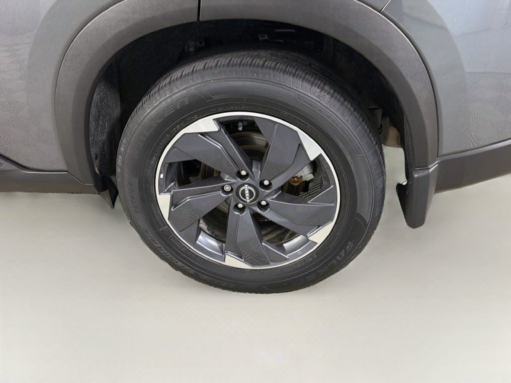 Used 2025 Nissan Rogue SV FWD image 31