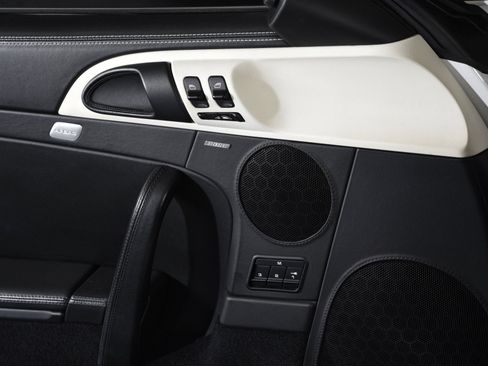Used 2011 Porsche 911 Speedster RWD image 16