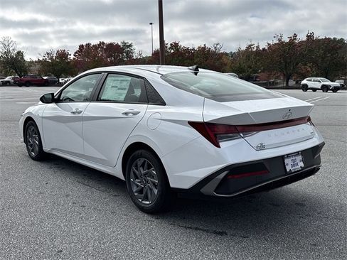New 2026 Hyundai Elantra Blue image 5
