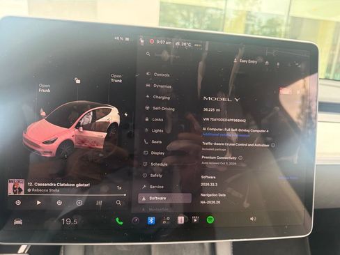 Used 2023 Tesla Model Y 2WD image 2