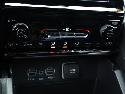 Used 2025 Jeep Grand Cherokee Laredo X w/ Trailer Tow Package image 7