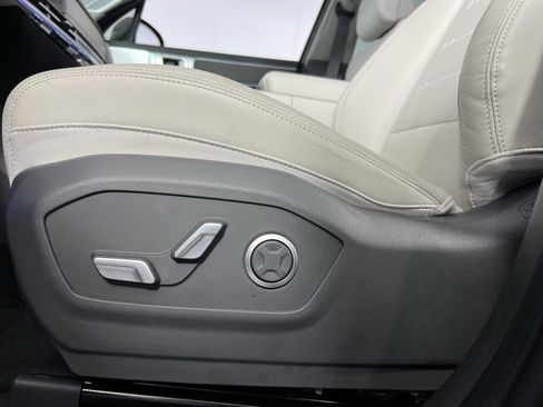 Used 2024 Hyundai Santa Fe Limited image 32