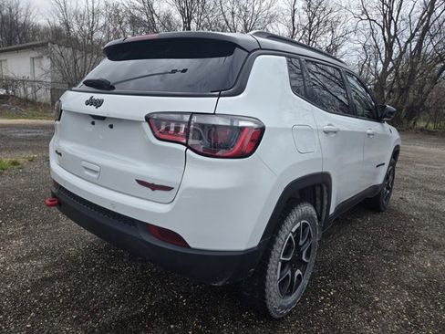 Used 2025 Jeep Compass Trailhawk image 4