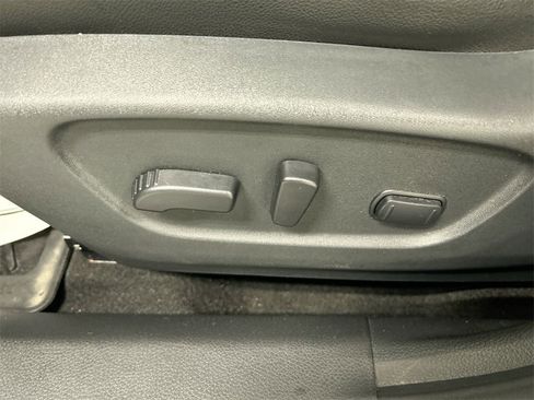 Used 2020 Nissan Rogue SL w/ Premium Package image 10