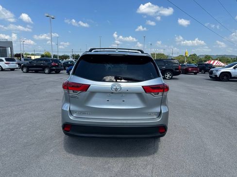 Used 2018 Toyota Highlander SE AWD/4WD image 6