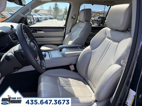 Used 2023 Jeep Wagoneer Series III w/ Premium Group I AWD/4WD image 14