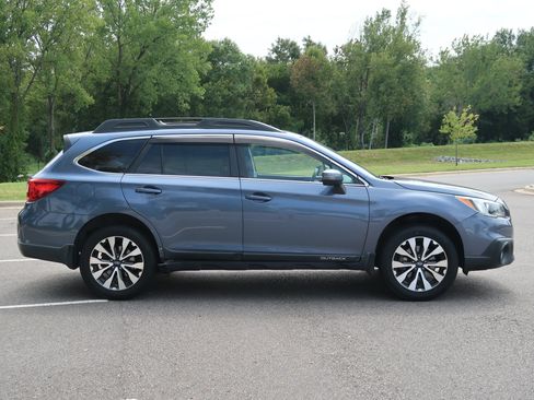 Used 2017 Subaru Outback 2.5i Limited AWD/4WD image 3