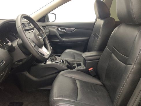 Used 2020 Nissan Rogue SV w/ Premium Package FWD image 17