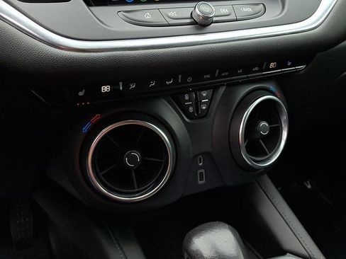 Used 2020 Chevrolet Blazer LT image 19