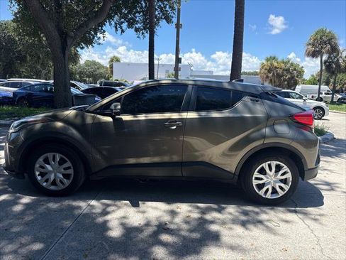 Used 2021 Toyota C-HR LE FWD image 11