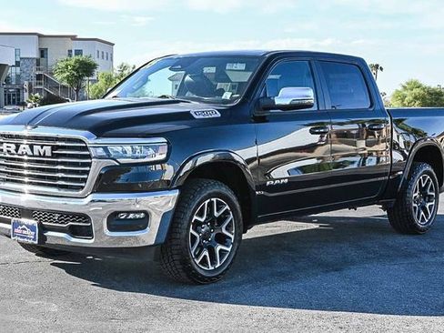 Used 2025 RAM 1500 Laramie AWD/4WD image 3