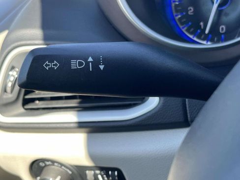 Used 2023 Chrysler Voyager LX FWD image 33