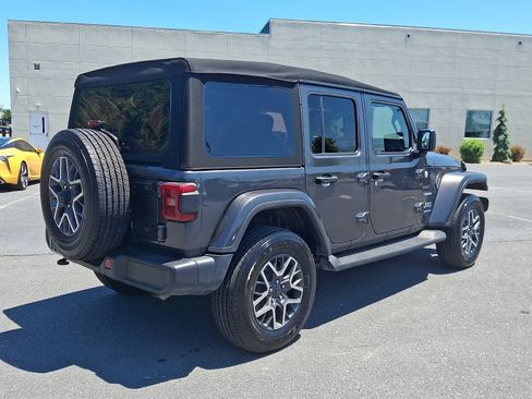 Used 2024 Jeep Wrangler Unlimited Sahara w/ Technology Group AWD/4WD image 16