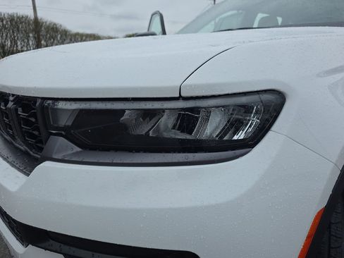New 2026 Jeep Grand Cherokee Limited AWD/4WD image 32