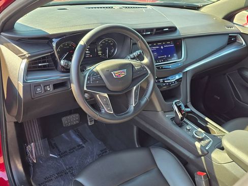 Certified 2020 Cadillac XT5 Luxury w/ LPO, Floor Liner Package AWD/4WD image 12