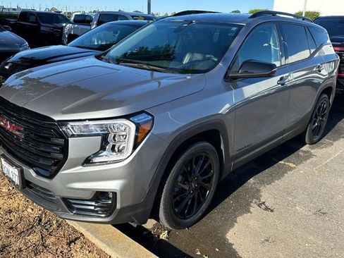Used 2023 GMC Terrain SLT w/ Elevation Edition FWD image 8