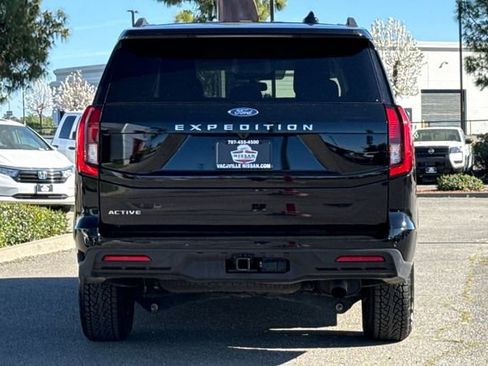 Used 2025 Ford Expedition Active AWD/4WD image 5