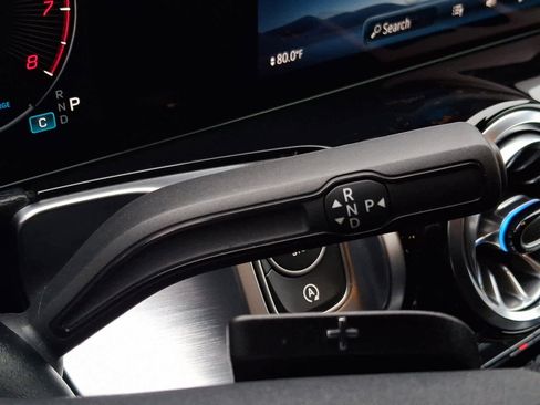 Used 2024 Mercedes-Benz GLB 250 4MATIC image 14