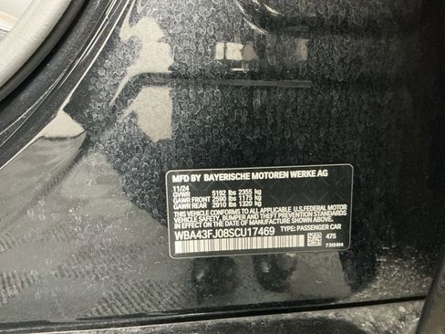 Certified 2025 BMW 530i 530i w/ M Sport Package image 33